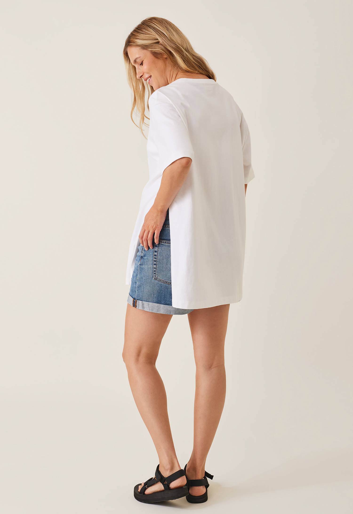 Oversized maternity t-shirt with slit - White gallery