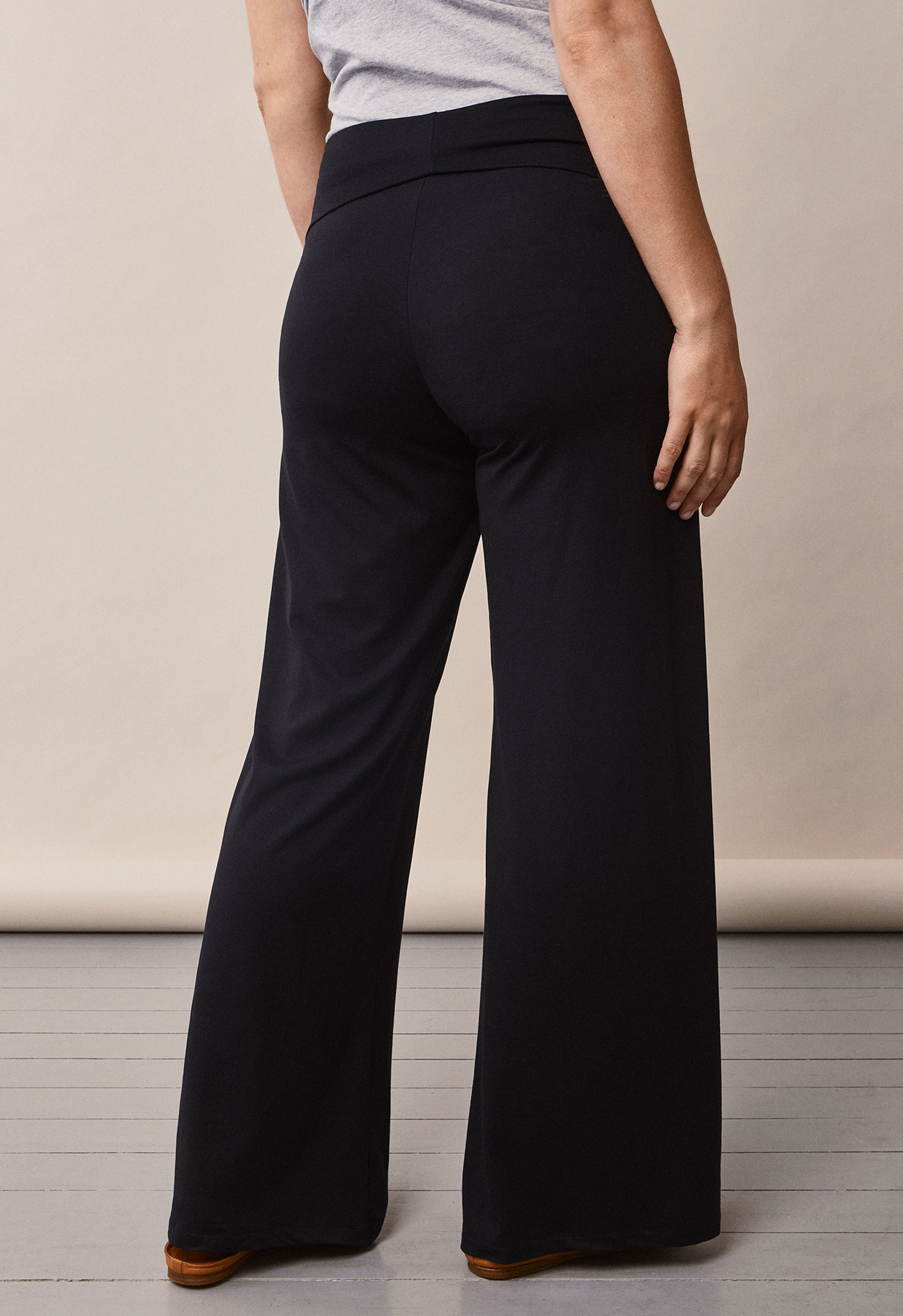 Maternity lounge pants - Black gallery